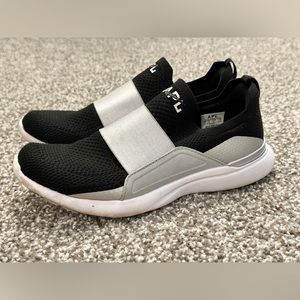 APL techloom Bliss Black and White. Size 7. -immaculate condition